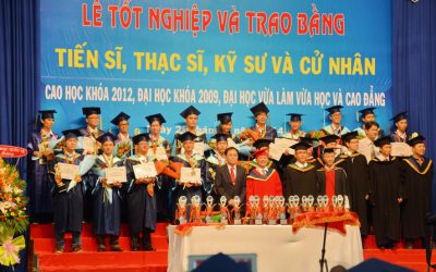 Xúc động lễ tốt nghiệp ĐH Bách khoa TP.HCM 2009-2014