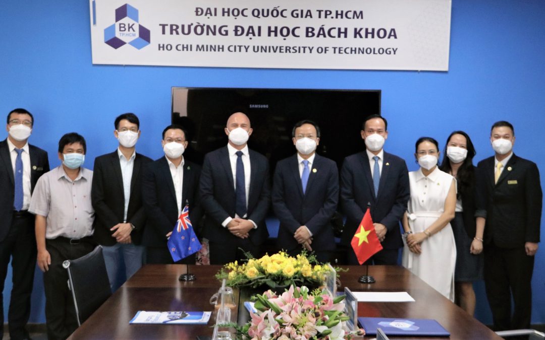 Trường ĐH Bách khoa ký kết thỏa thuận hợp tác với ĐH Auckland