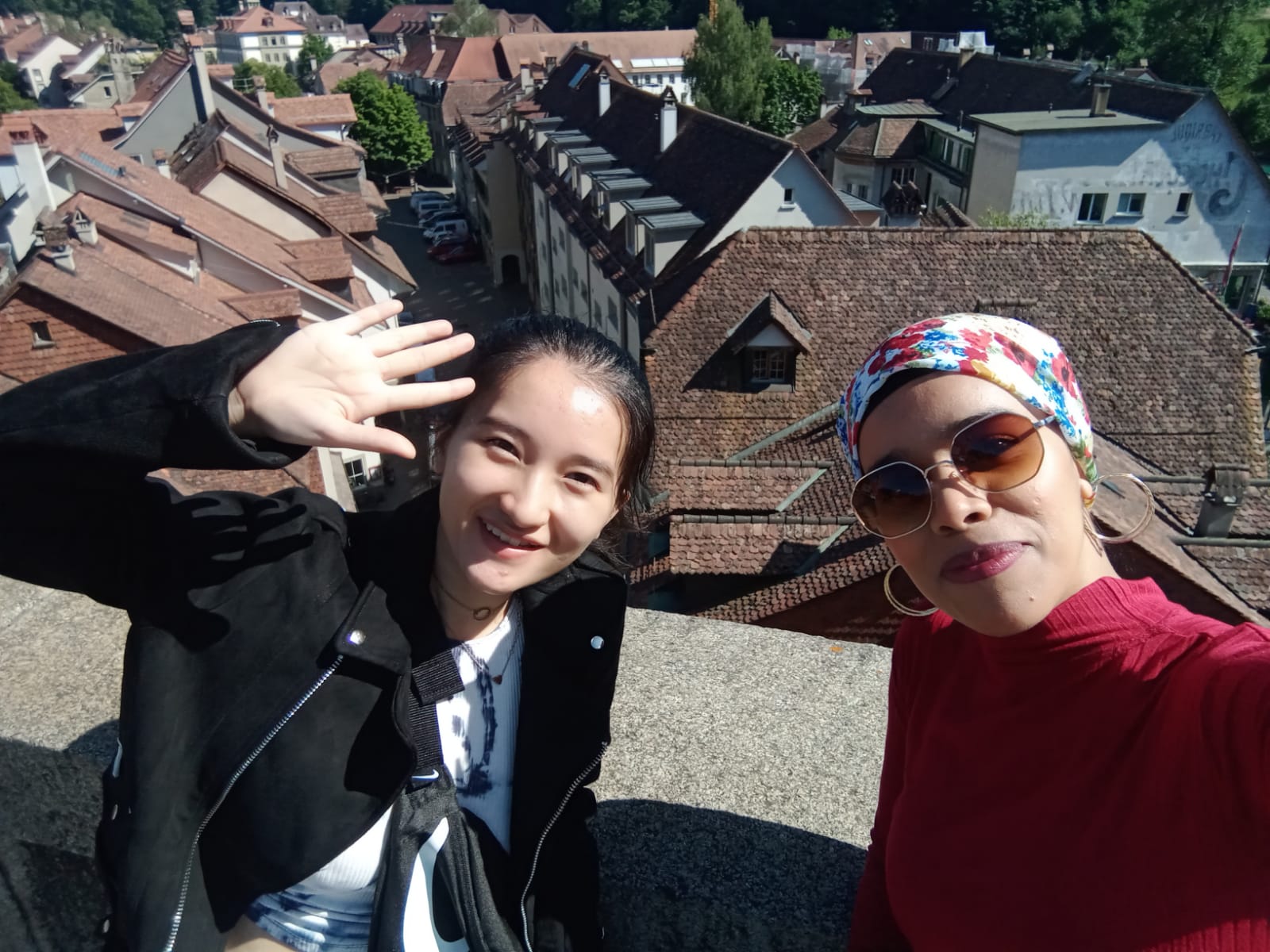 Chụp cùng bạn người Morocco trong chuyến đi đến Bern