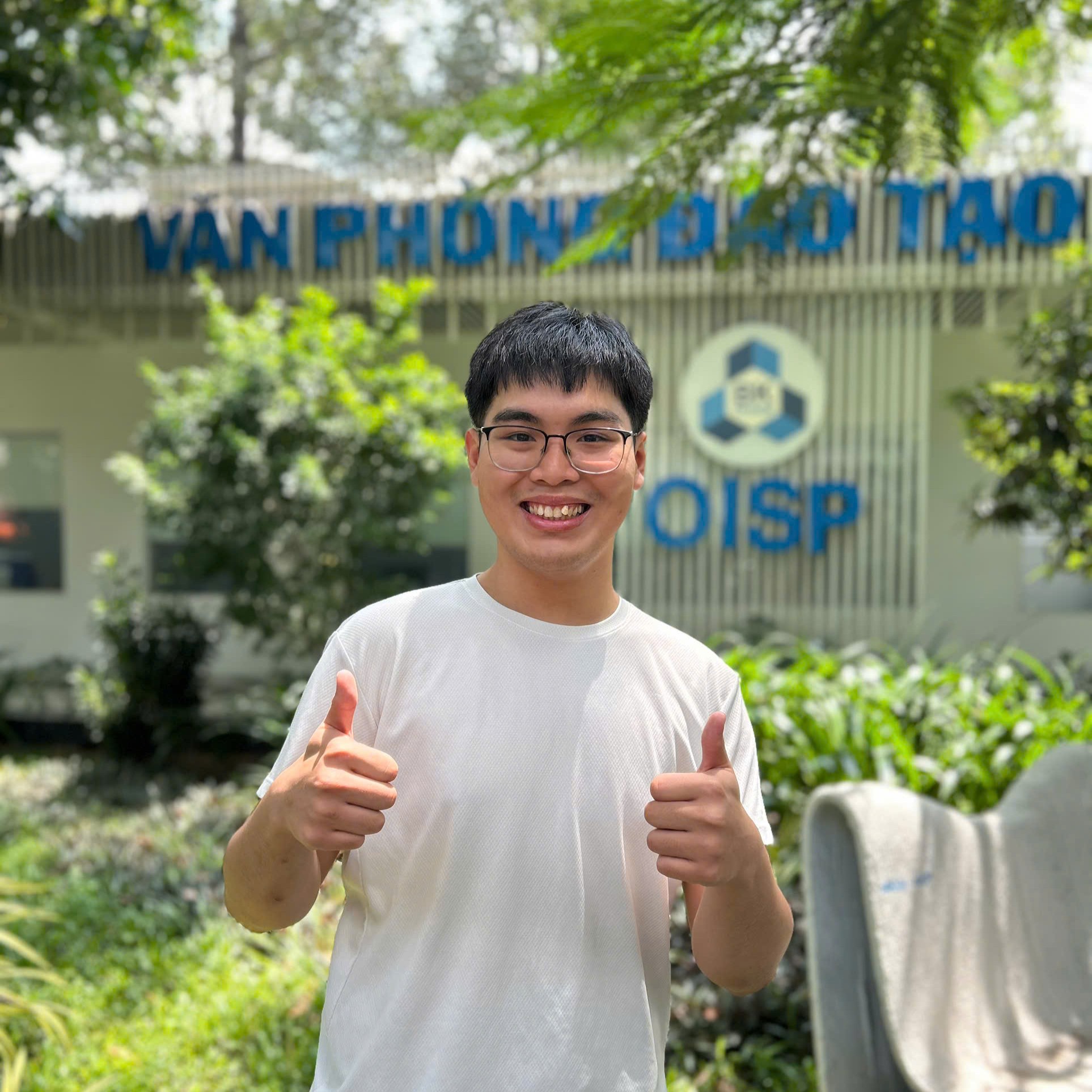 Robot đa hướng ghi dấu sinh viên Bách khoa đa năng