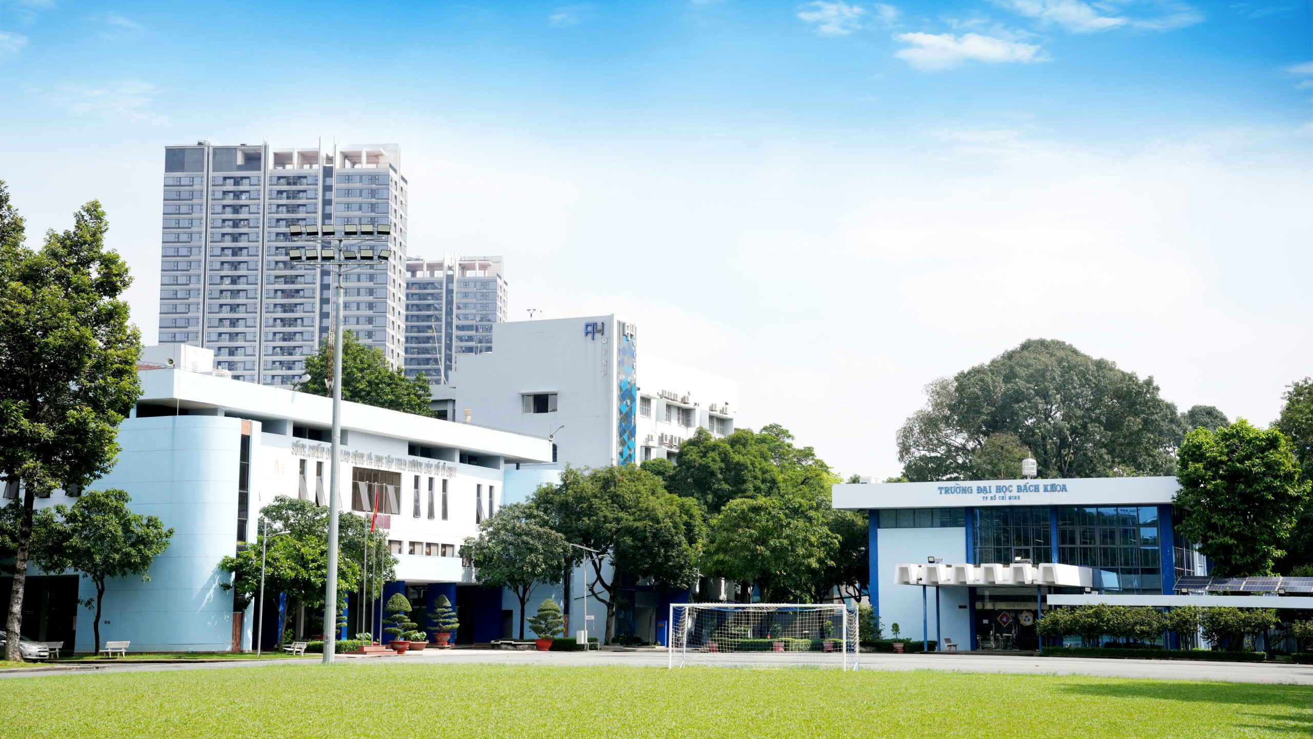 Trải nghiệm Campus Tour bằng công nghệ VR